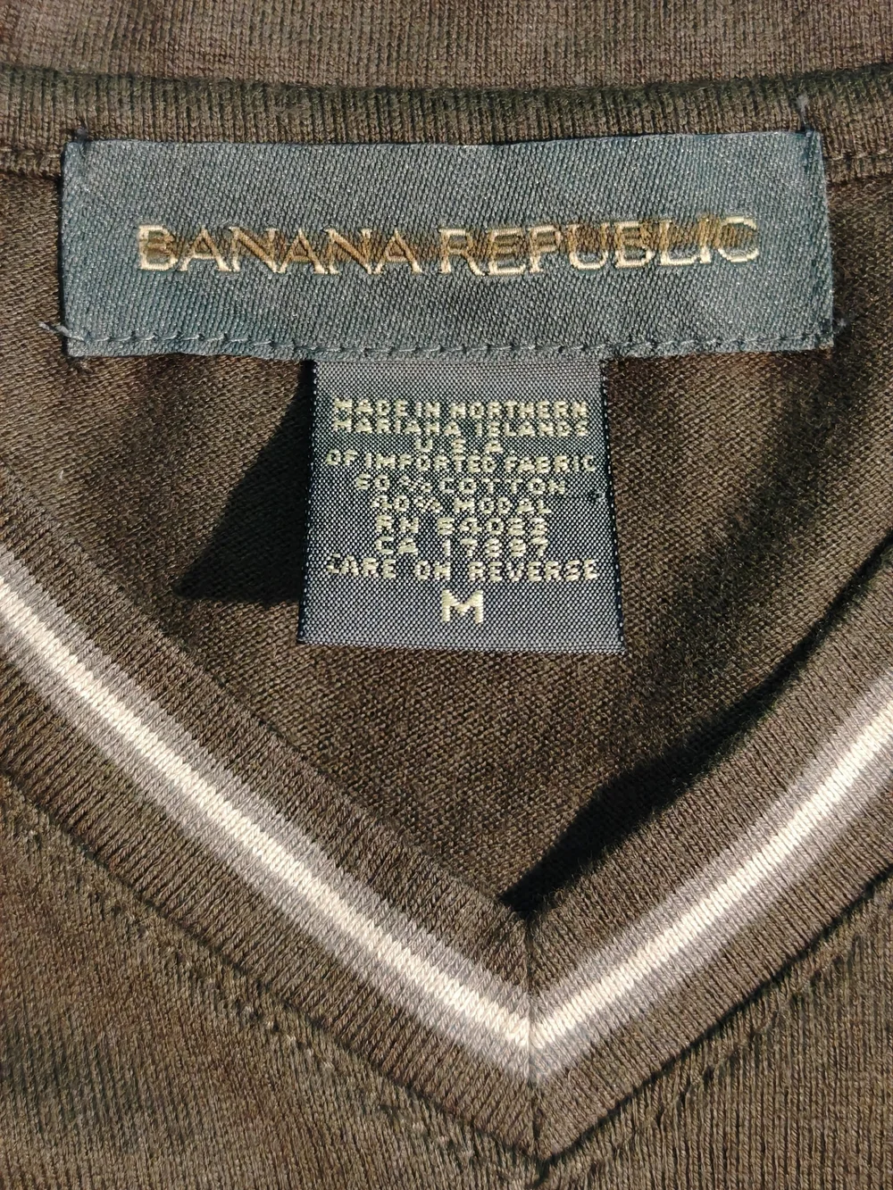 Banana Republic Men's Long Sleeve V‑Neck Shirt in Olive Brown Size M